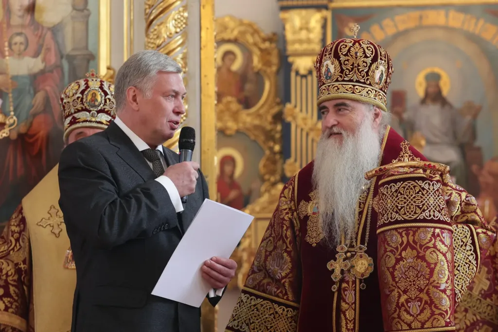 Губернатор Русских поздравил митрополита Лонгина с Днём тезоименитства