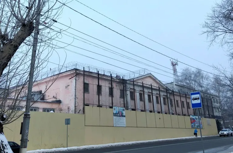 Суд оставил под стражей обвиняемую в деле чёрных риелторов